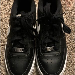 BLACK AND WHITE NIKE AIRFORCE 1’S